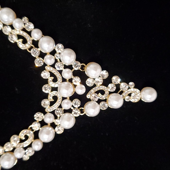 Christian Siriano New York Necklace & Earrings set - Picture 4 of 7